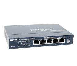 NETGEAR Mini Switch Ethernet Gigabit 5 portov 10/100/1000 Mb GS105