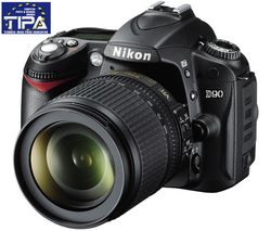 NIKON D90 + objektív AF-S DX Nikkor 18-105mm f/3.5-5.6G ED VR + Digitálny foto rámik 10,4