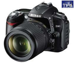 NIKON D90 + objektív AF-S DX NIKKOR 18-200mm f/3.5-5.6 G ED VR II + Pamäťová karta SDHC 16 GB + Ľahký statív Trepix