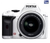 PENTAX K-x biely + objektív DA 18-55 mm f/3,5-5,6 AL + Púzdro Reflex + Pamäťová karta SDHC 16 GB + Nabíjačka 8H LR6 (AA) + LR035 (AAA) V002 + 4 Batérie NiMH LR6 (AA) 2600 mAh + Trojnožka PANORAMIC